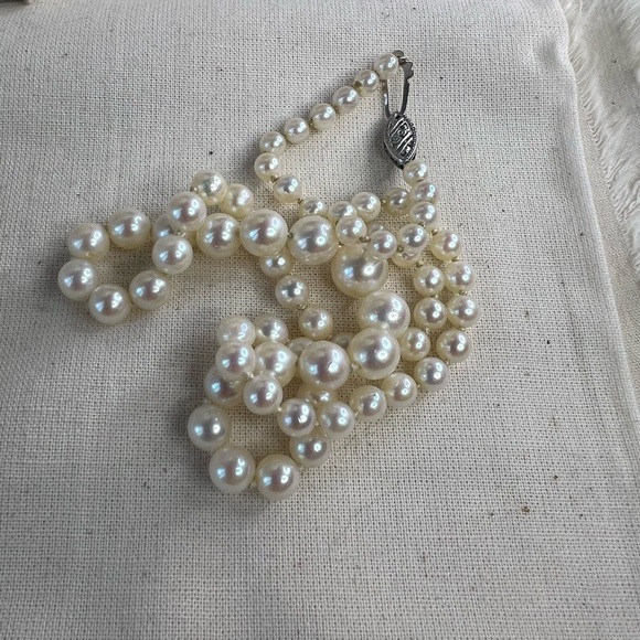 Beautiful Vintage 10KT White Gold Graduated Akoya Pearl Necklace 15.5” D10 - Picture 3 of 5